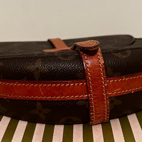 Louis Vuitton Crossbody! - Picture 6 of 16